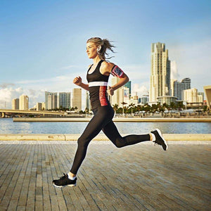 carry iphone SE with a case on